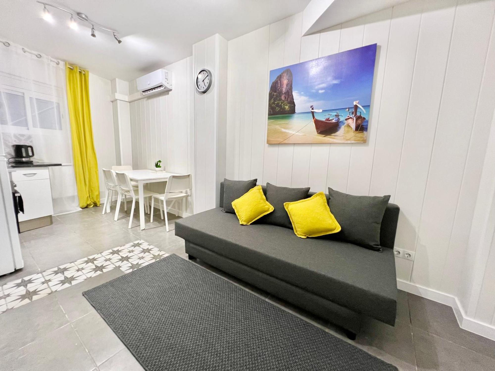 Cozy Suite Apartment, Wifi! Santa Coloma de Gramanet Eksteriør bilde