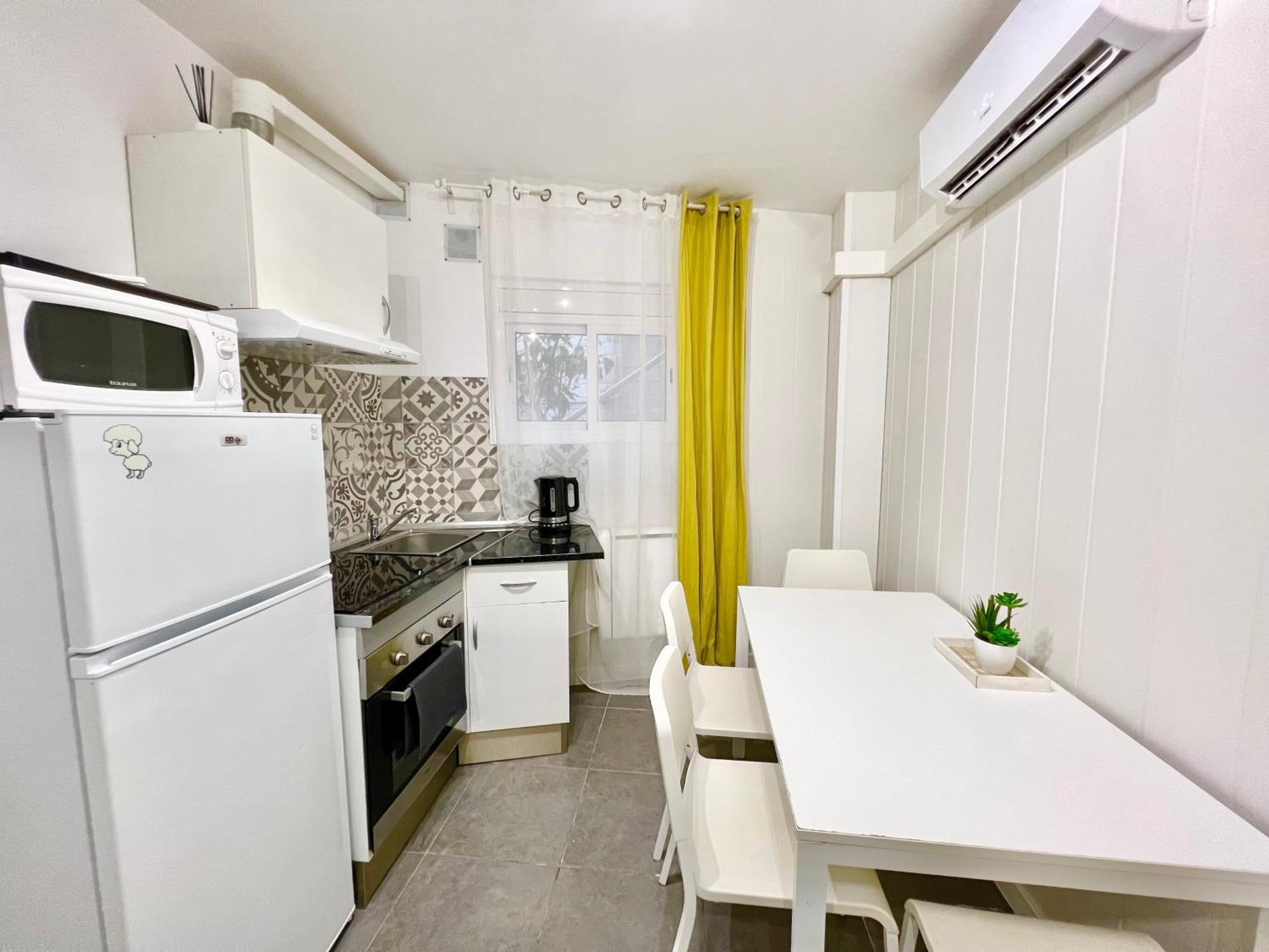Cozy Suite Apartment, Wifi! Santa Coloma de Gramanet Eksteriør bilde