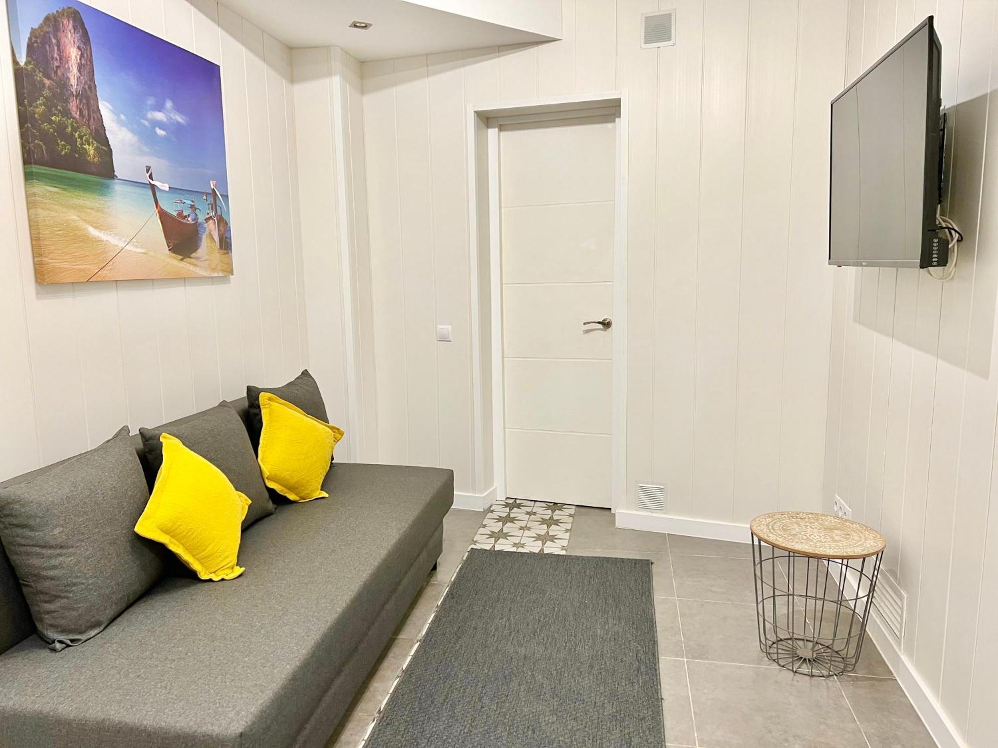 Cozy Suite Apartment, Wifi! Santa Coloma de Gramanet Eksteriør bilde