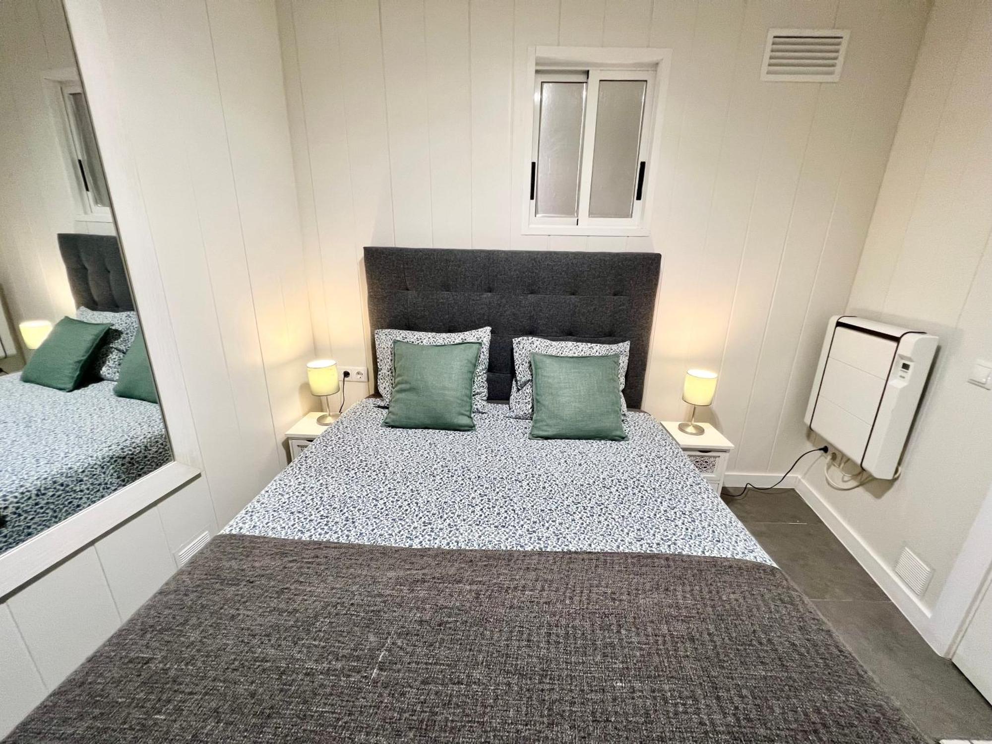 Cozy Suite Apartment, Wifi! Santa Coloma de Gramanet Eksteriør bilde
