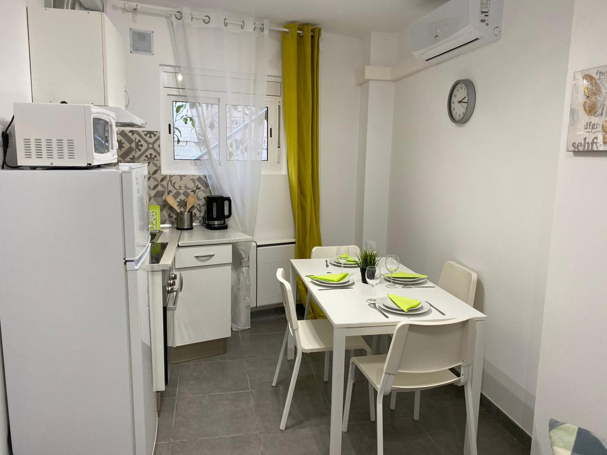Cozy Suite Apartment, Wifi! Santa Coloma de Gramanet Eksteriør bilde